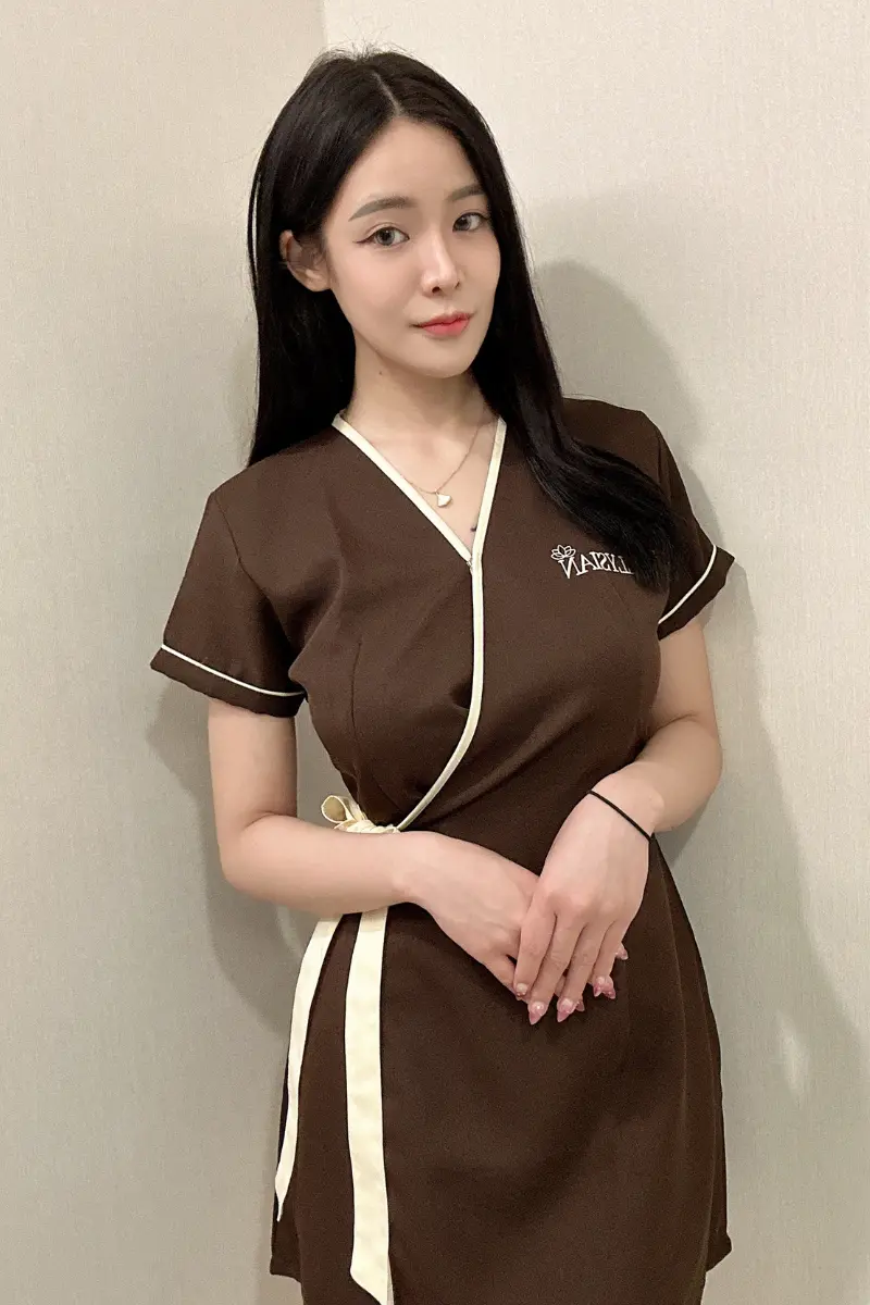 Therapist Hana